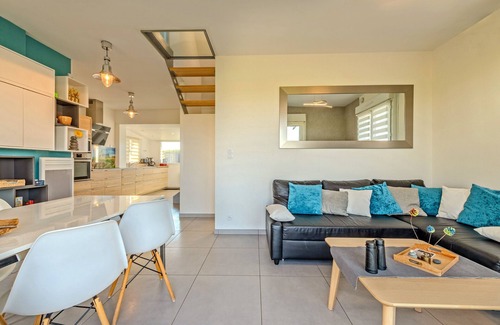 Plougonvelin Villa | Vacation Home "La Maison Des Gardiens De L'Océan" with Private Garden, Private Whirlpool & Wi-Fi