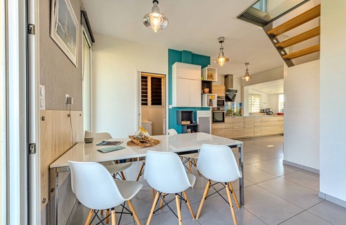 Plougonvelin Villa | Vacation Home "La Maison Des Gardiens De L'Océan" with Private Garden, Private Whirlpool & Wi-Fi