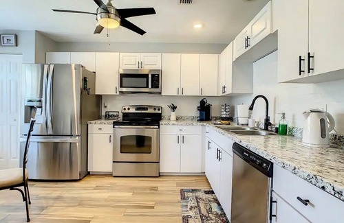 Ridge Wood Heights House | Vacation home near Siesta Key Beach heated pool