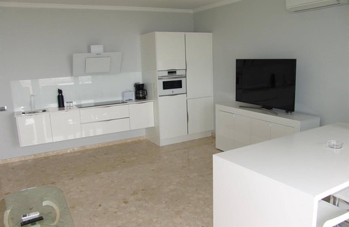 Montana la Data House | Vacation Home "Villa Bea II" with Mountain and Sea View, Wi-Fi, Garden & Terrace