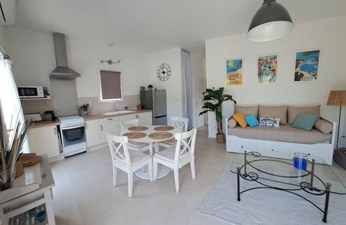Le Pradet House | Vacation home with separate garden. 500 metres from the beach, in a quiet location