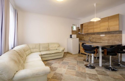 Balatonszemes House | Vacation home Zsuzsi by Interhome
