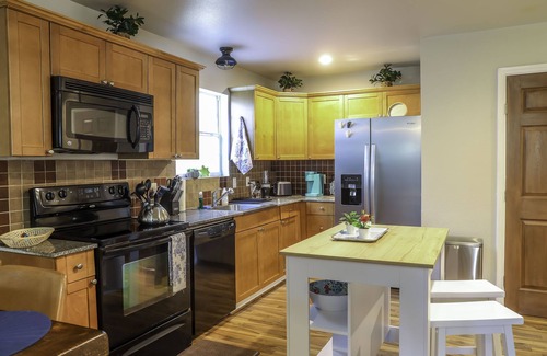 Navarre House | Vacation House, 2 Miles to Beach, Smart TVs, Grill