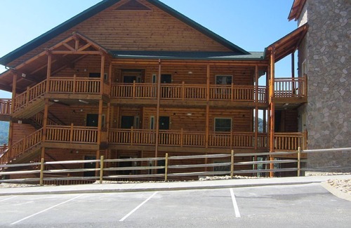 Gatlinburg Villa | Vacation in the beautiful Smokies - 5 star resort + Water Park