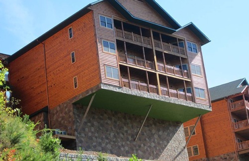 Gatlinburg Villa | Vacation in the beautiful Smokies - 5 star resort + Water Park