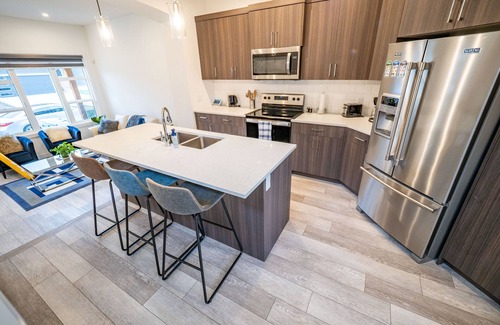 Calgary House | Vacation Mode
