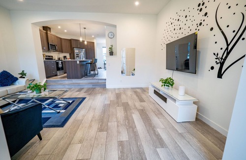 Calgary House | Vacation Mode