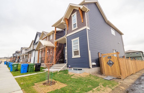 Calgary House | Vacation Mode
