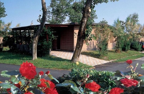 Rosolina Mare House | Vacation park Rosapineta Chalet C4S for 5 persons