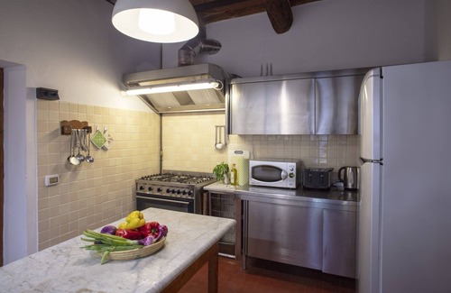 Palaia Villa | Vacation rental for 22 in Tuscany