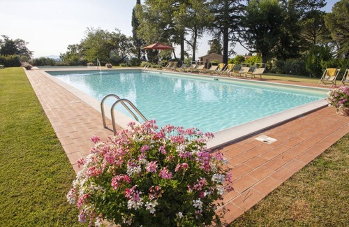 Palaia Villa | Vacation rental for 22 in Tuscany