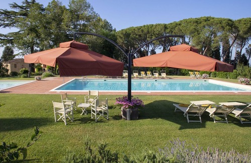 Palaia Villa | Vacation rental for 22 in Tuscany
