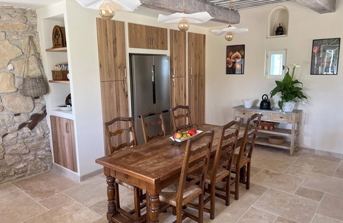 Cavaillon Villa | Vacation rental house with pool LES VIGNERES LS2-259