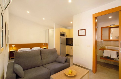 Mogan Apartment | Vacation Studio 'El Granero Paraiso Del Molinero' with Sea View, Wi-Fi and Air Conditioning