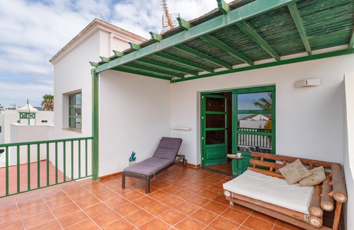 Yaiza Apartment | Vacation 'Suite Con Terraza' with Wi-Fi and Air Conditioning