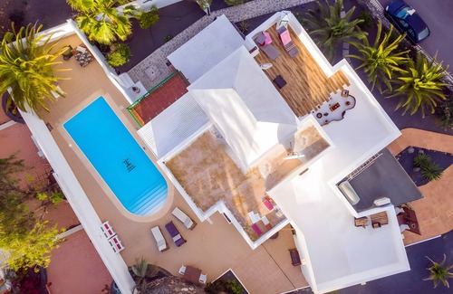 Yaiza Apartment | Vacation 'Suite Junior Con Terraza' with Wi-Fi and Air Conditioning