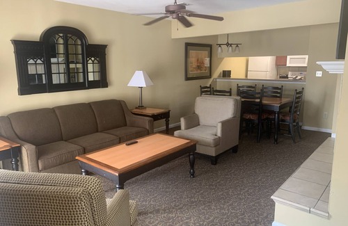 Berkeley House | Vacation to remember! Huge family-sized townhouse for 12 near all attractions.