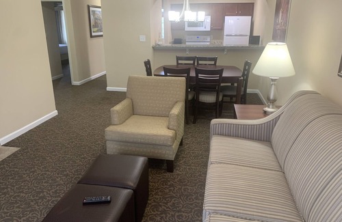 Berkeley House | Vacation to remember! Huge family-sized townhouse for 12 near all attractions.