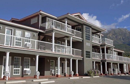 East Kootenay Villa | Vacation Villa - Fairmont Hot springs (Nearby Crosscrounty Skiing/9 hole Golf)