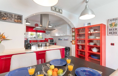 Los Mojones Villa | Vacation Villa 'Calima Deluxe Con Piscin' with Private Heated Pool, Wi-Fi and Air Conditioning