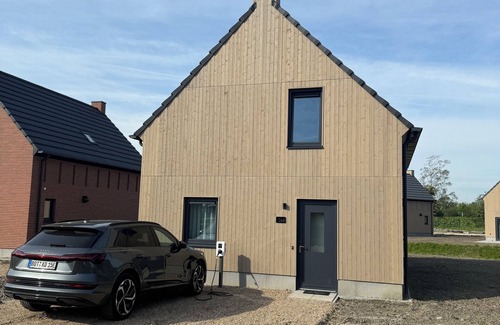 Wolphaartsdijk Villa | Vacation villa directly on the water North Sea, vacation park, restaurant, swimming pool 3 rooms