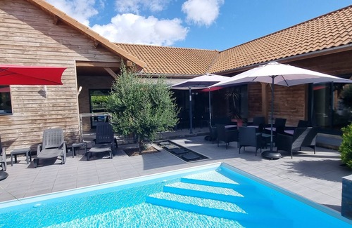 Lesmont House | Vacation villa with swimming pool near Orient lakes in Champagne (Villa Temple)