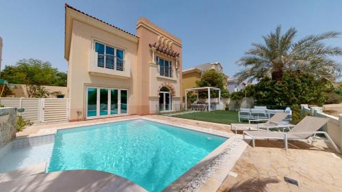 Dubai Sports City House | Vacationer l Family Villa with Private Pool, Private Garden
