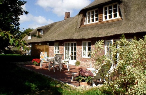 Suderende Apartment | Vacations in an old Frisian house in the old town center of Oldsum