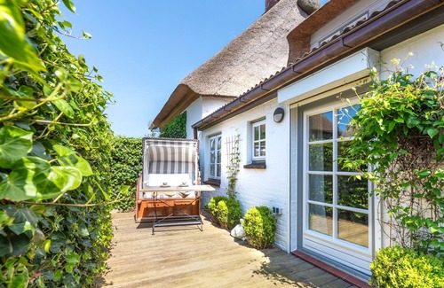 Oevenum Apartment | "Vacations in the Tide House: relaxation and adventure on the North Sea!"