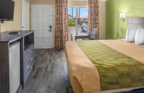Mesa Verde Hotel | Vagabond Inn Costa Mesa