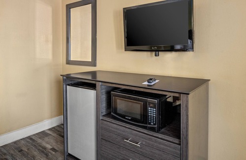 Mesa Verde Hotel | Vagabond Inn Costa Mesa