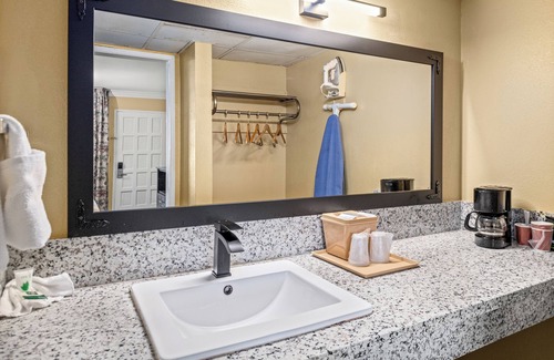 Mesa Verde Hotel | Vagabond Inn Costa Mesa