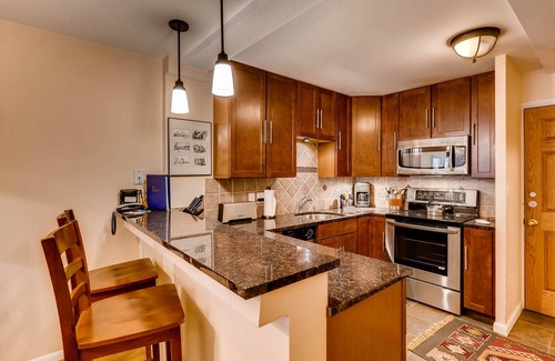 Vail Condo | Vail Condo, walk to Ski School & Village VTE5B