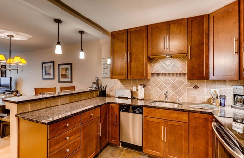 Vail Condo | Vail Condo, walk to Ski School & Village VTE5B
