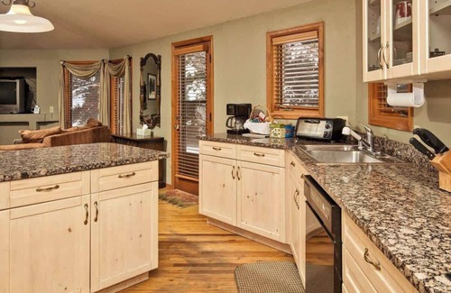 Highland Meadows House | Vail Home with Private Creek & Backyard