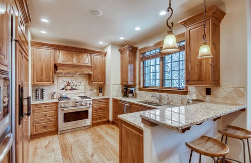 Intermountain House | Vail Valley Views, Hot Tub & Parking Included!