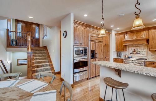Intermountain House | Vail Valley Views, Hot Tub & Parking Included!