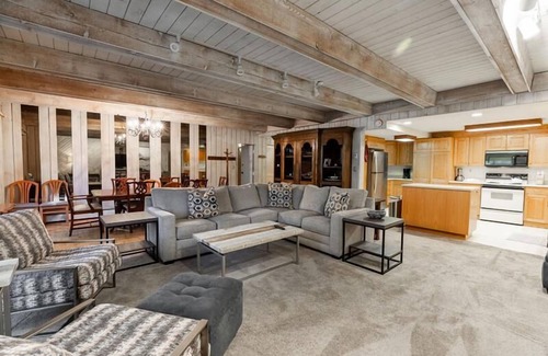 Vail Condo | Vail Village, Villa Cortina, Walk To Lifts