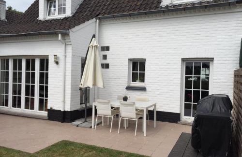 Nieuwmunster House | Vakantiehuis in modern begijnhof, 7 min van strand