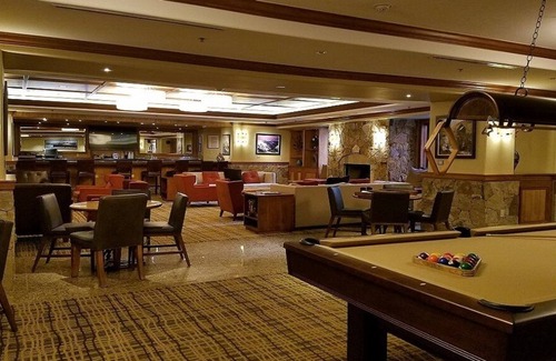 Four O'Clock Ski Chalet | Valdoro Mountain Lodge is a great place to visit. Shops, restaurants and skiing!