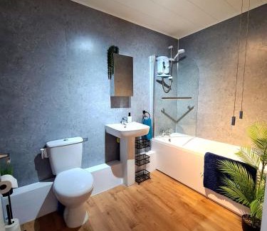 Prestatyn Apartment | VALE VIEW APARTMENT, Prestatyn, North Wales - a stylish, dog-friendly holiday let just a 5 min walk to beach & town!