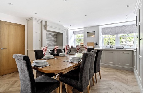 Harlech Cottage | VALERIAN LODGE, pet friendly, character holiday cottage in Harlech