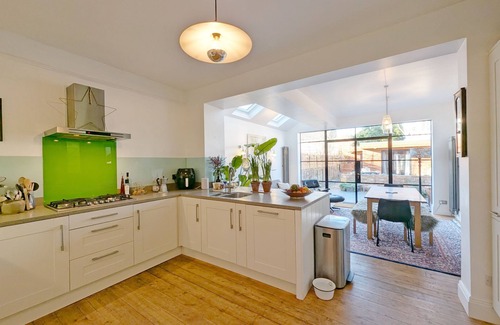 Havant Cottage | Valetta - Havant - sleeps 10 guests in 4 bedrooms