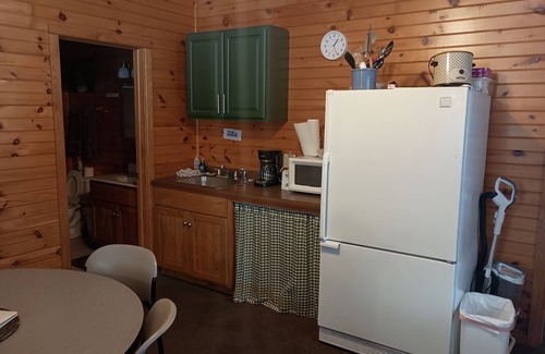 Washburn Cabin | Valhalla Trailblazer Heaven Trail Side 2-bedroom North of Washburn with WiFi, AC