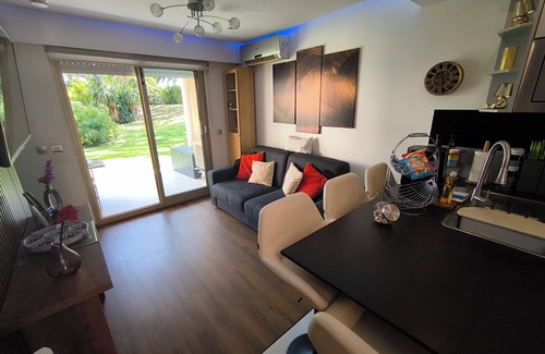 Golfe Juan Apartment | Vallauris Golfe Juan: House with characterLuxury Apartment