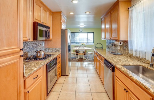 Vallejo House | Vallejo Vacation Rental - 1 Mi to Six Flags!