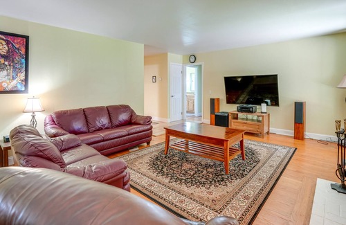 Vallejo House | Vallejo Vacation Rental - 1 Mi to Six Flags!