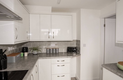Valley House | VALLEY HOUSE, pet friendly, with a garden in Valley