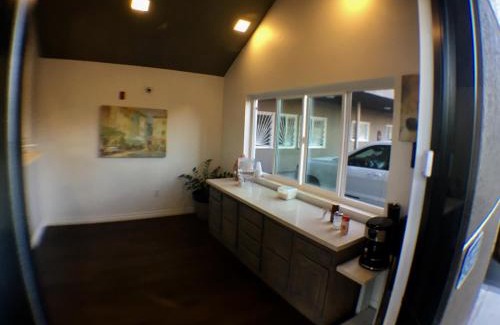 Fontana Hotel | Valley Inn & Suites