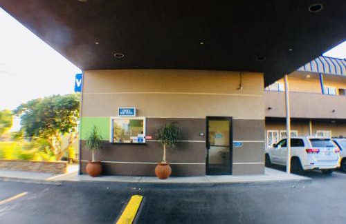 Fontana Hotel | Valley Inn & Suites